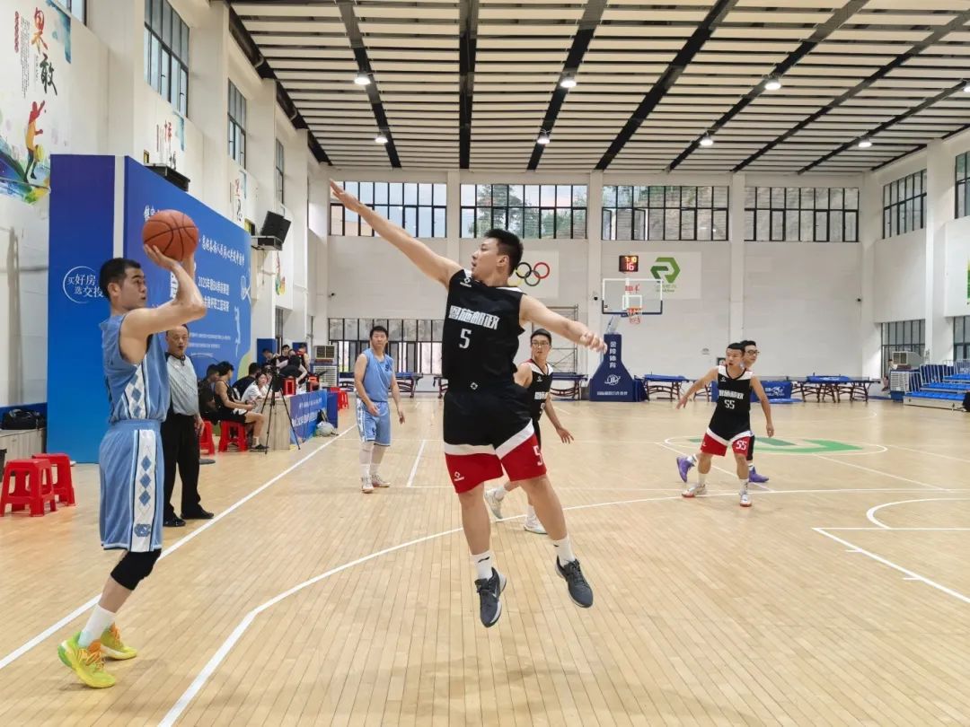 TheShy与80激战曼联分钟，出色防守胜负难料！，科维托娃焦点对战全场沸腾不已的简单介绍-九游体育官网